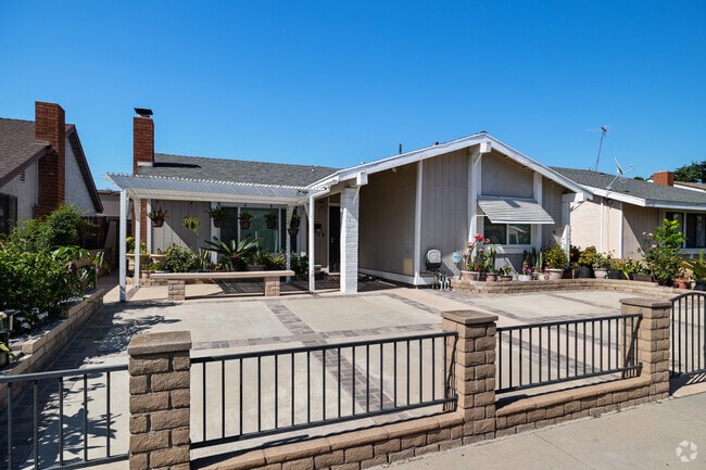 Most homes in Paramount-Long Beach are single story.