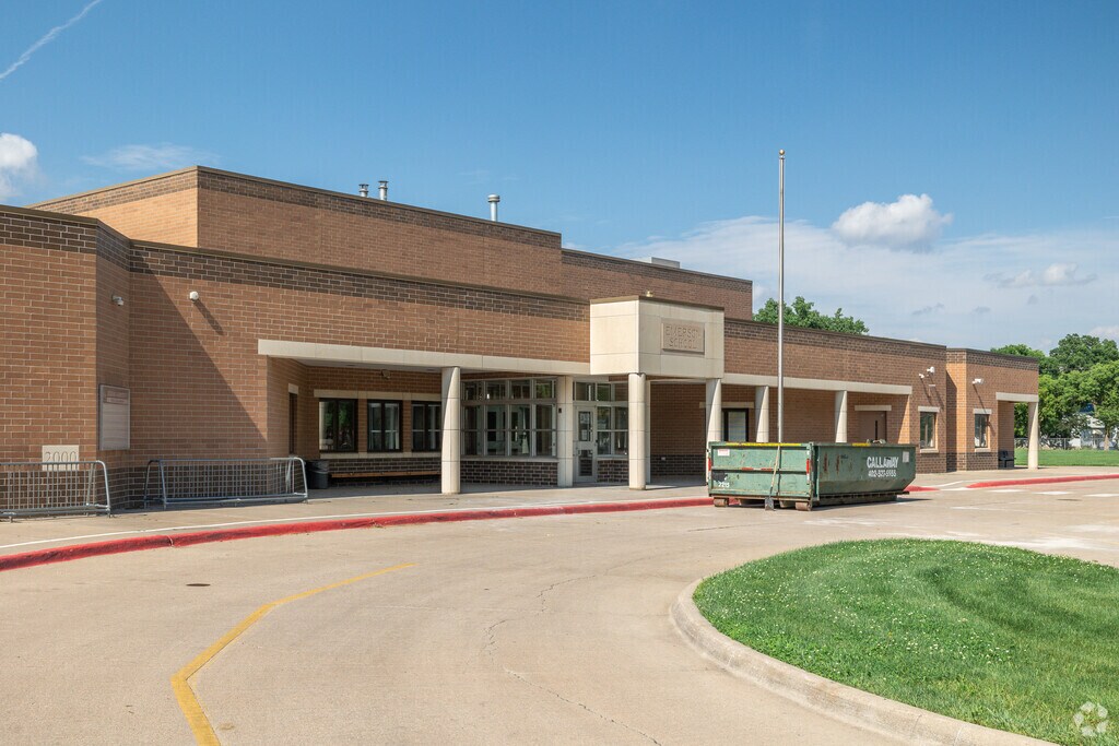 Great educational courses are available at Emerson Elementary School in Columbus.