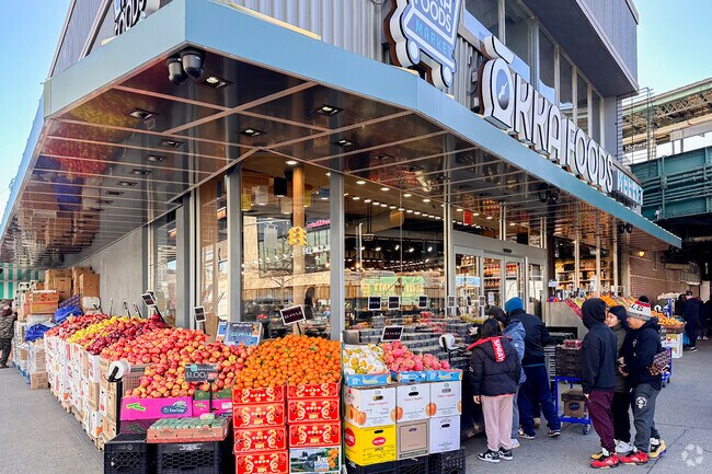 Okka Foods is one of the large grocery stores in Homwecrest.