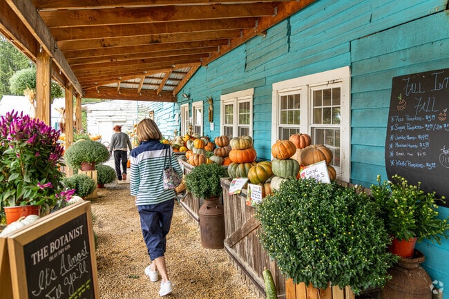 New Hanover locals head to Durr's Blue Box for the freshest, New Jersey-grown produce.