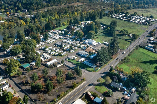 Glenwood-Springfield has many mobile home and RV parks.