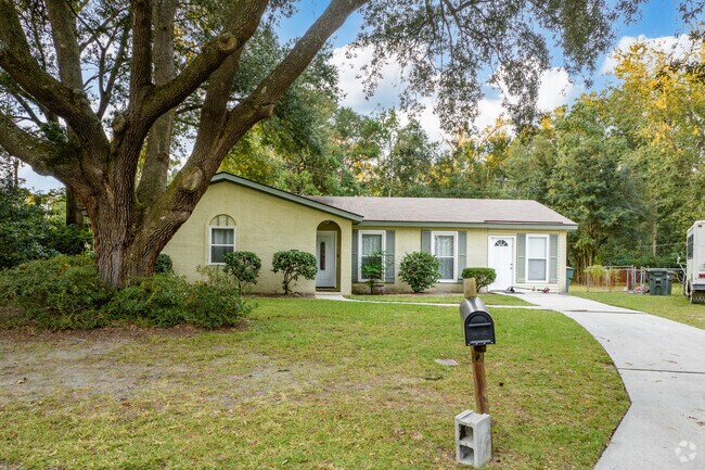 Residents can find ranch style homes in the neighborhood with stucco exteriors.