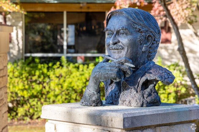 Chicot West is full of sculptures and statues.