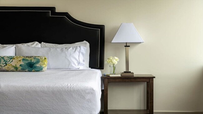 1555 Elm St unit ID1014235P, Dallas, TX 75201 - photo 4