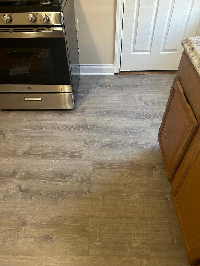 134 Lenox Ave unit 2nd Floor, Providence, RI 02907 - photo 6