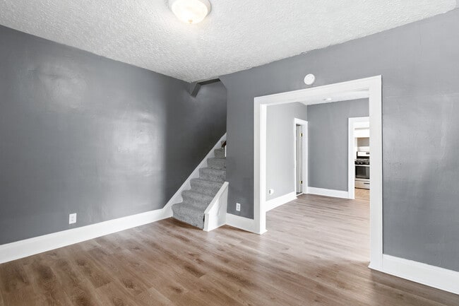 977 E 17th Ave, Columbus, OH 43211 - photo 3