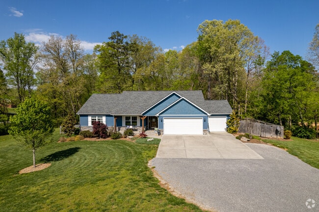 Newer craftsman style homes are being built around Shannondale.