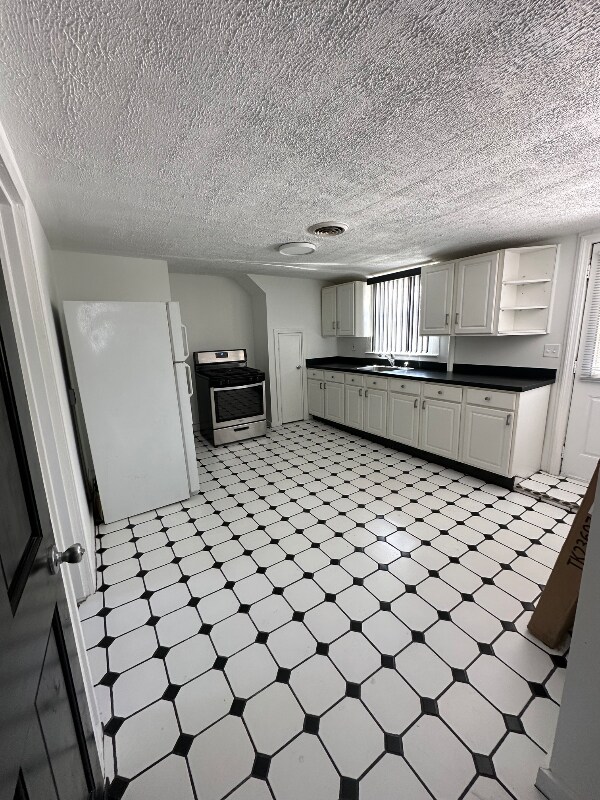 14 Thill St unit 2nd floor, West Haven, CT 06516 - photo 3