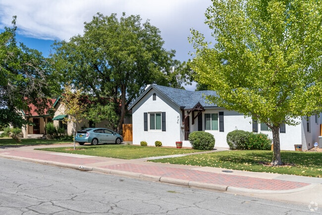Alameda Depot's streets showcase the beauty of Craftsman homes.
