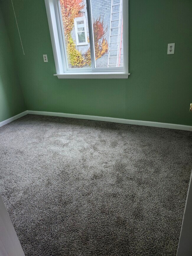 1052 3rd Ave unit Bottom Floor, Beaver Falls, PA 15010 - photo 6