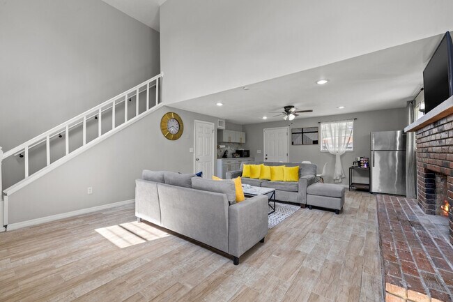 4314 E Henry Ave unit ID1244350P, Tampa, FL 33610 - photo 2