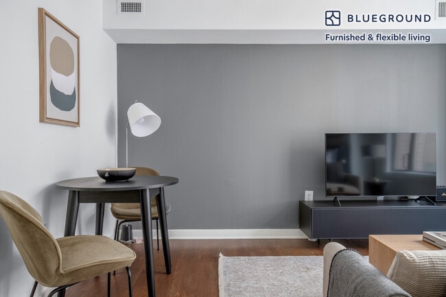 400 8th St NW unit FL5-ID577, Washington, DC 20004 - photo 5