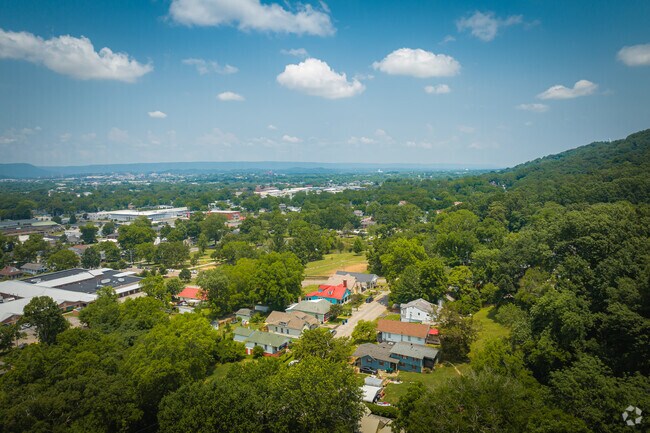 Ridgedale-Oak Grove
stretches across the foot of Missionary Ridge.