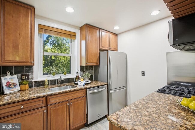 127 Dale St, Alexandria, VA 22305 - photo 7