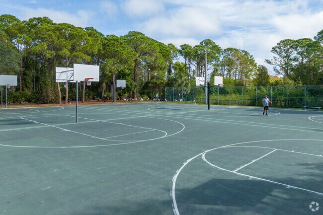 Potter Park in Sarasota has several outdoor basketball courts.