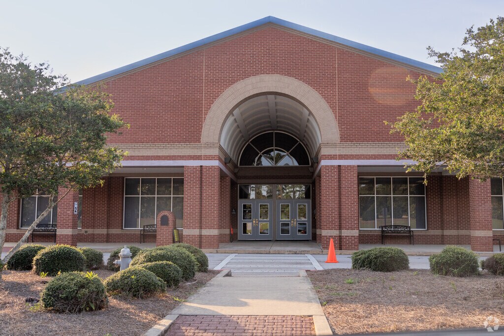 Rock Spring Elementary School
provides education to the little residents of Henry County.