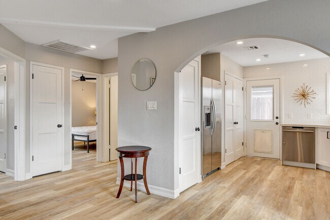 1017 E Oakey Blvd, Las Vegas, NV 89104 - photo 6