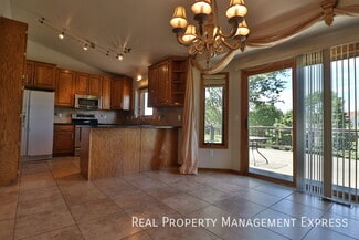 2726 S Avondale Ct, Sioux Falls, SD 57110