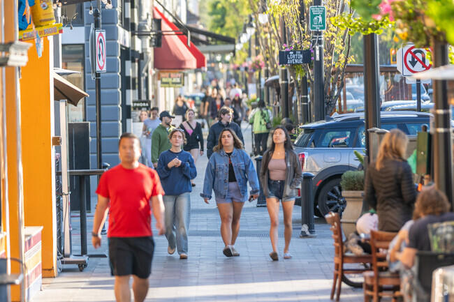 Friends and families enjoy vibrant Burlingame Avenue near Lyon Hoag.