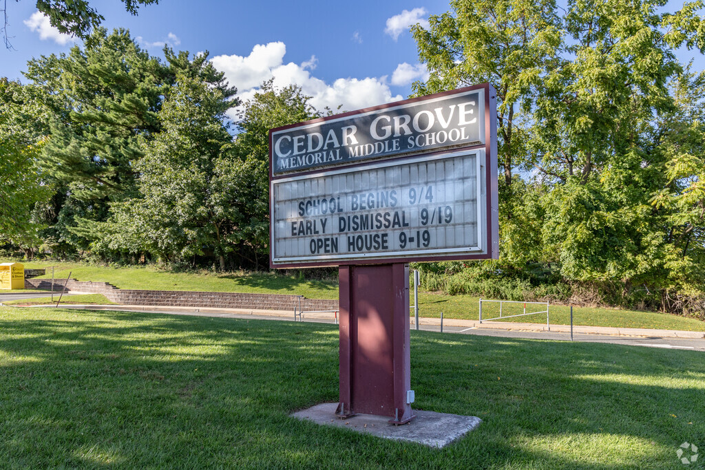 Memorial Middle School in Fair Lawn, NJ serves 628 students in grades 5-8.