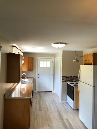 101 Cochran Ln, Nitro, WV 25143