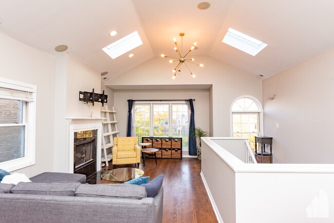 1449 W Walton St unit 3, Chicago, IL 60642 - photo 4