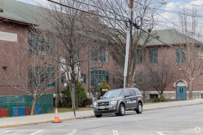 Lincoln Elementary School in Ridgefield Park, NJ has 335 students.