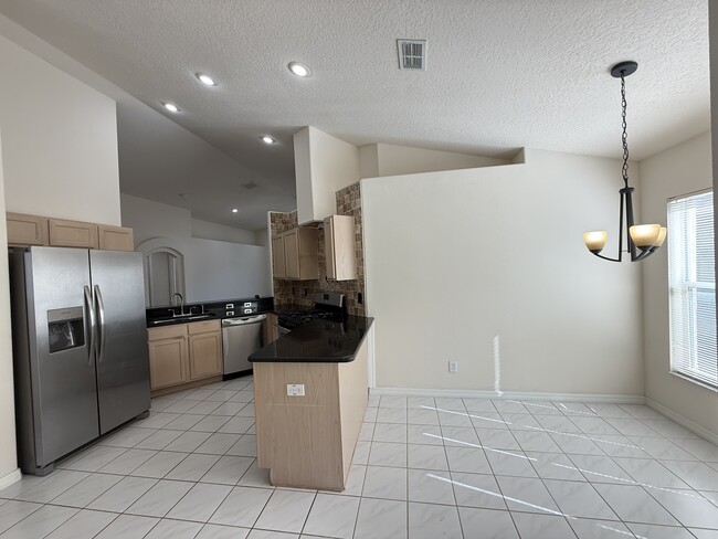 1628 Maximilian Dr, Wesley Chapel, FL 33543 - photo 3