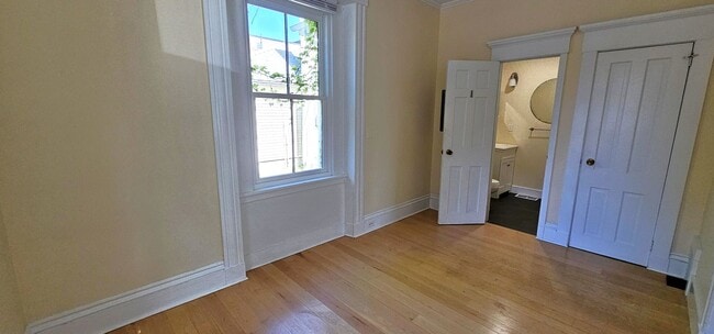 33 Pine St unit . 1, Burlington, VT 05401 - photo 2