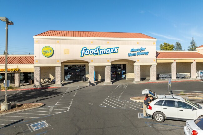 Thermalito residents can shop for fresh produce at Food Maxx.