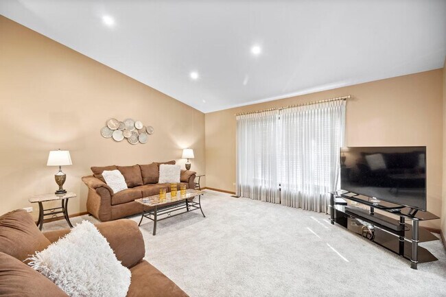 121 S Windham Ln unit ID1285039P, Bloomingdale, IL 60108 - photo 2