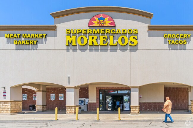 Supermercados Morelos near Valley Brook-Crossroads provides quality Hispanic products.