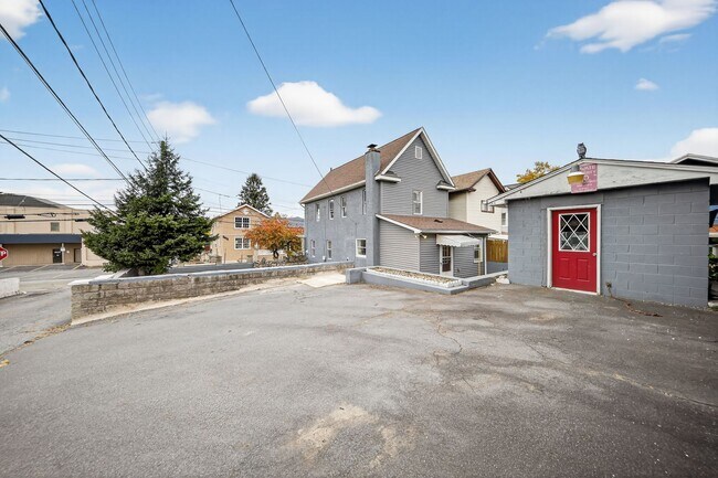 2035 Delaware St, Dunmore, PA 18512 - photo 3