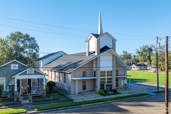 Sonia Quarters has several houses of worship to choose from.