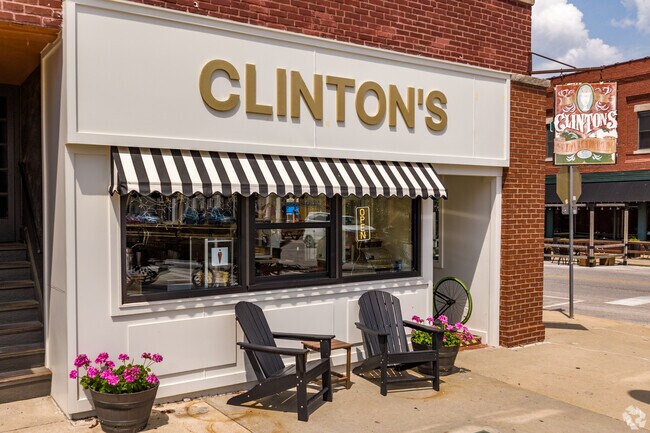 Step into Clinton's Soda Fountain, sit at the marble bar, and experience a moment in history.