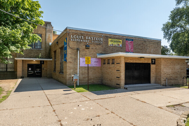 Pasteur Elementary School's main entrance.