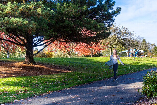 Cedar River Park is a lovely place to walk and enjoy the fresh air.