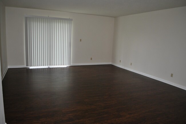 Plaza Square Apartments, New Albany, IN 47150 - photo 4