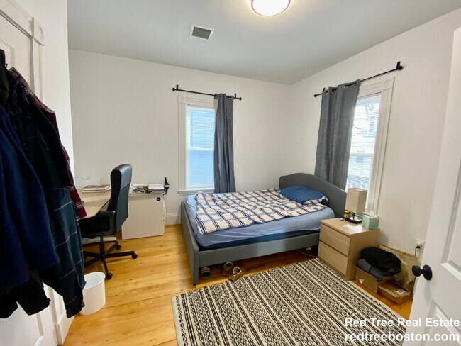 39 Goldsmith St unit 3, Jamaica Plain, MA 02130 - photo 6