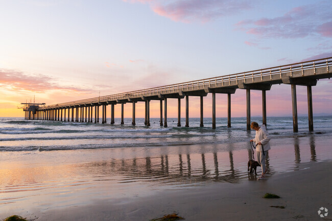 The beach is close by to walk your dog at the iconic Scripps pier near La Jolla Village.