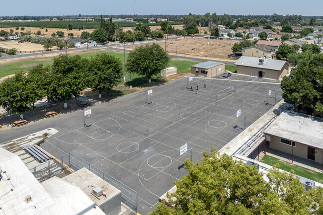 There are basketball courts at Weaver Middle School in Merced.