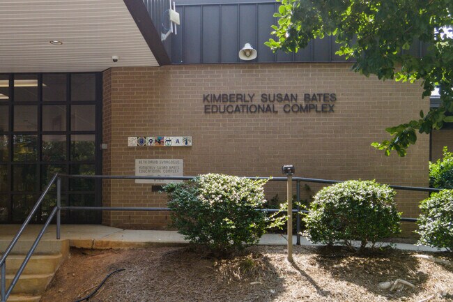 B'nai Shalom Day School_Name of the school at the entrance of the building