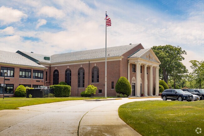 Brook Ave Elementary School in Bay Shore has a duel language Kindergarten Program.