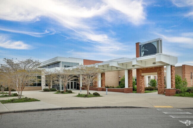 Older students of Stony Point may attend Huguenot High School.