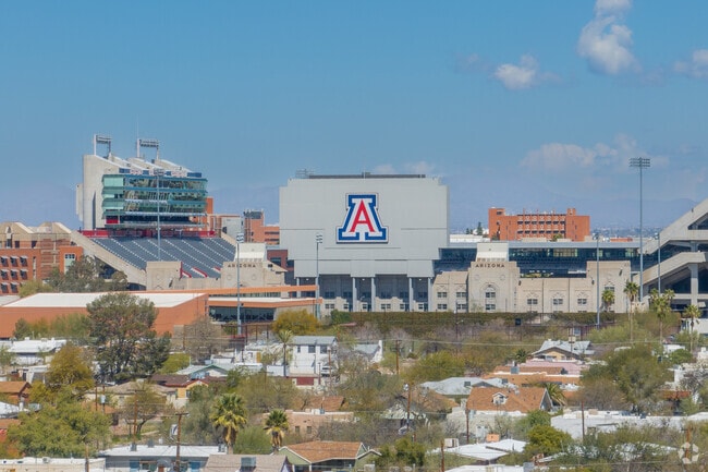 The University of Arizona has over 300+ majors and is quickly accessible from Amphi.