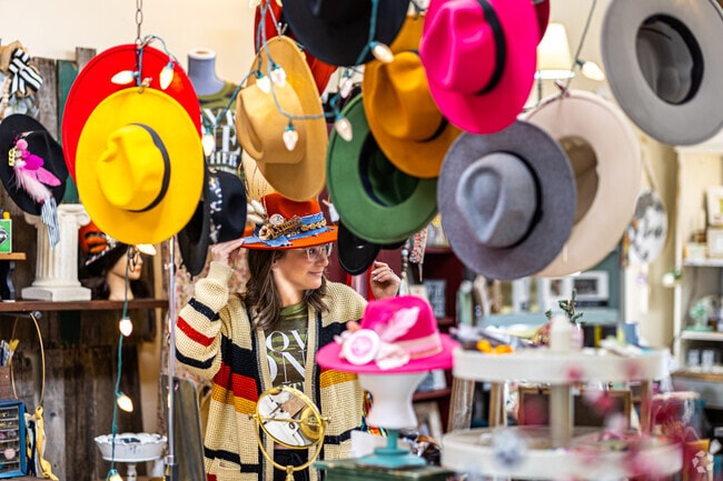 Calico Farms homeowners enjoy quick access to a variety of local businesses.