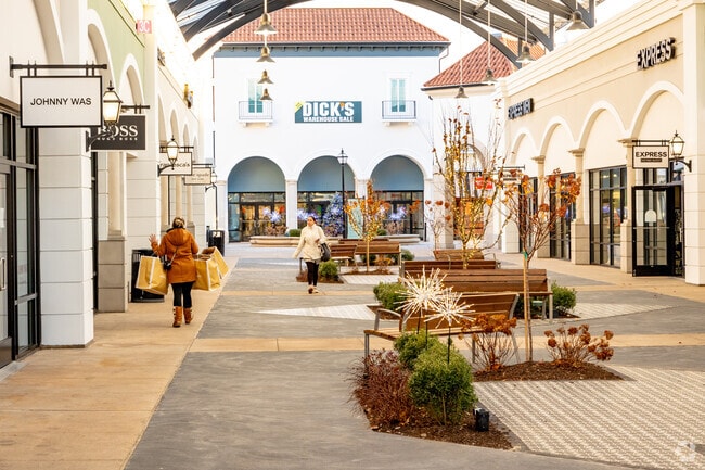 Welcome to Tanger Outlets in Deer Park.