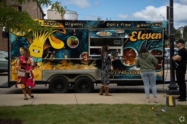 Eleven O Two Eats brings vegan and organic options to Vandercook Lake’s vibrant food scene.