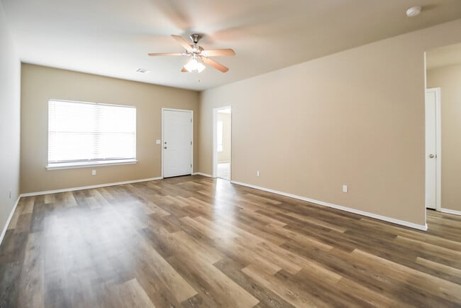 11421 SW 25th Terrace, Yukon, OK 73099 - photo 5