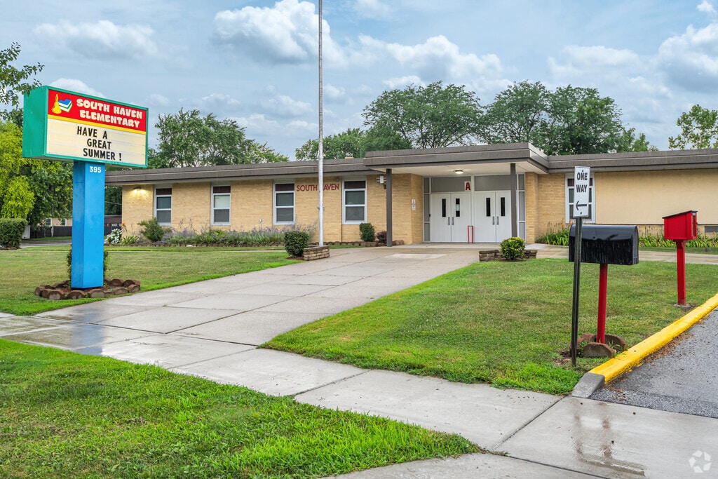 South Haven Elementary School has 288 students with a student-teacher ratio of 14 to 1.